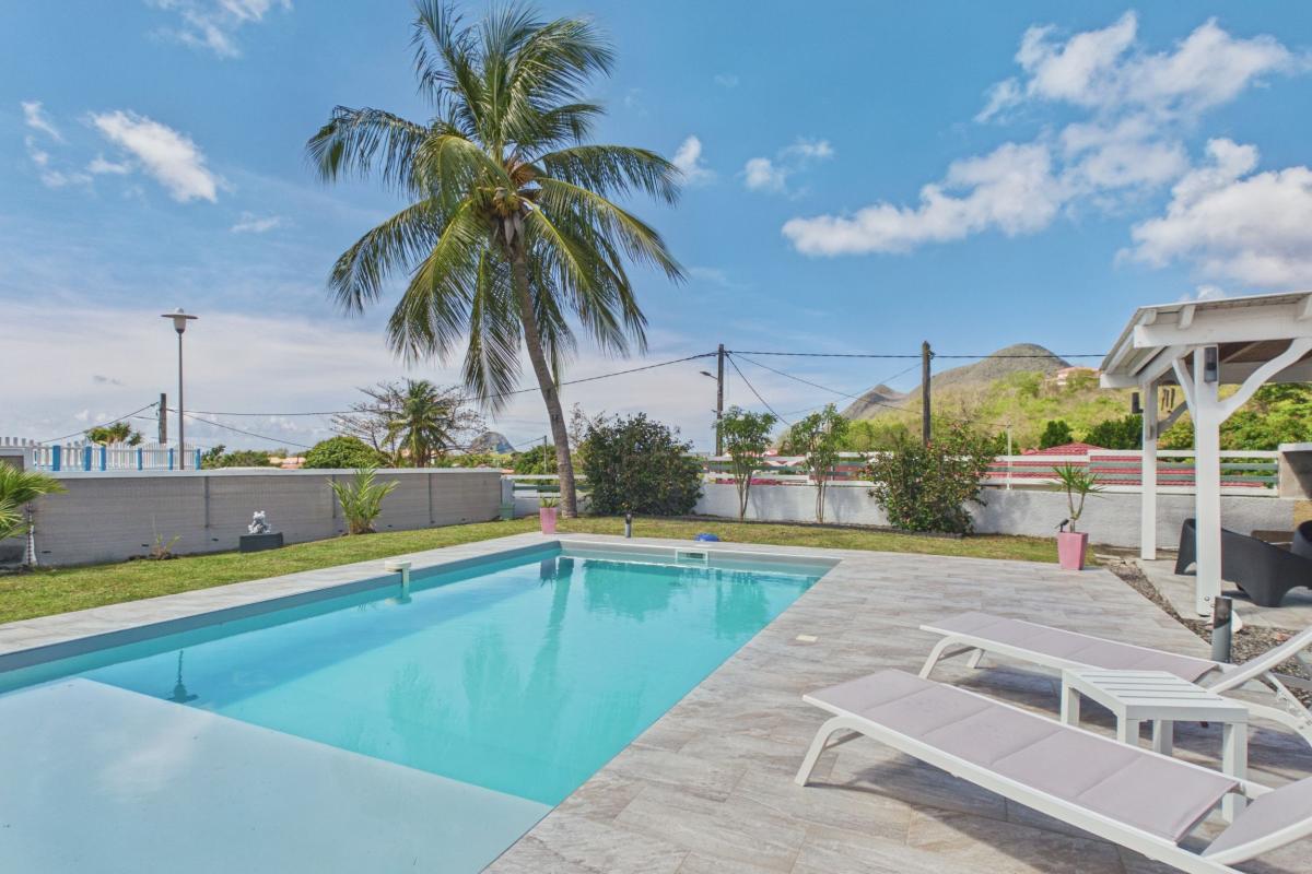 Location villa  au diamant piscine 8 personnes  - vue rocher 